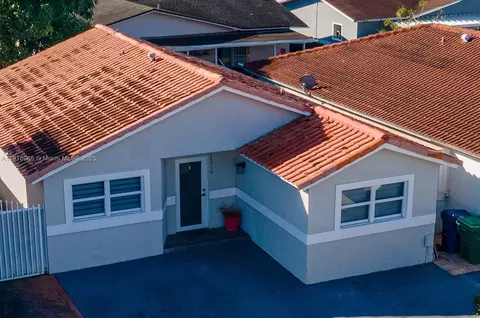 11510 SW 7th St, Sweetwater, FL 33174