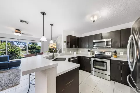8945 NW 38th Dr #17, Coral Springs, FL 33065