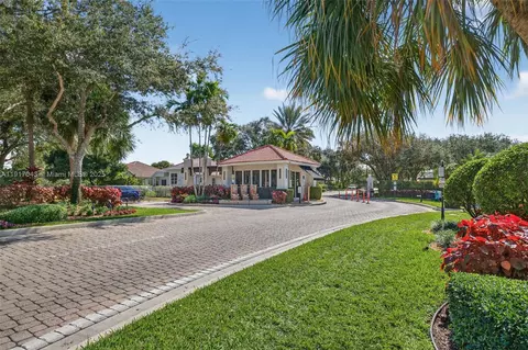 4123 W Lake Estates Dr, Davie, FL 33328