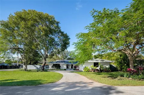 8445 SW 158th St, Palmetto Bay, FL 33157