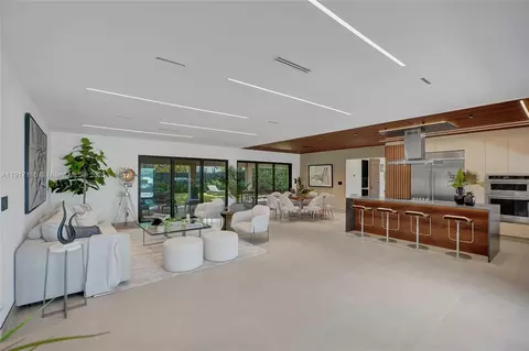 1970 NE 188th St, North Miami Beach, FL 33179