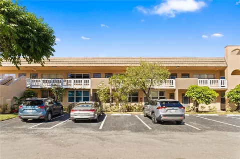 9121 Sunrise Lakes Blvd #104, Sunrise, FL 33322