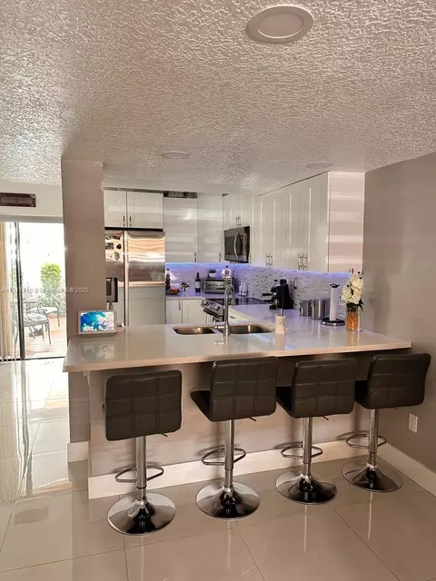 2211 W 53rd Pl #2211, Hialeah, FL 33016