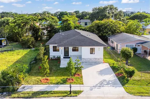 2250 NW 7th Ct, Fort Lauderdale, FL 33311
