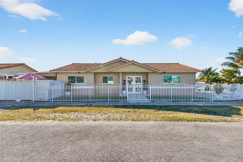 2508 W 71st Pl, Hialeah, FL 33016