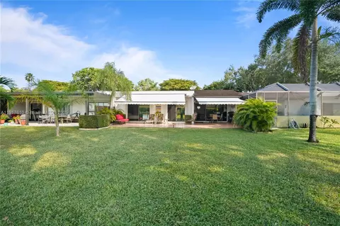 Exterior - 7320 Coldstream Dr, Hialeah, FL 33015 photo 11 of 11