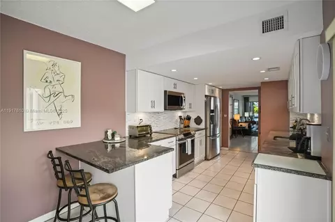 Kitchen - 7320 Coldstream Dr, Hialeah, FL 33015 photo 3 of 4