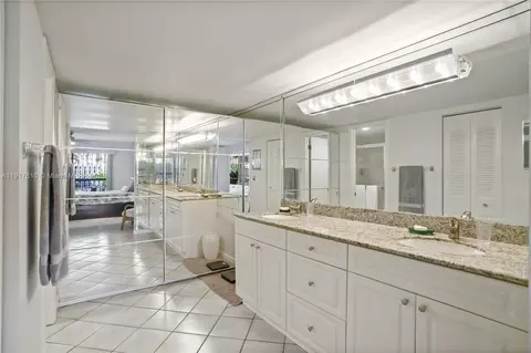 Bath - 7320 Coldstream Dr, Hialeah, FL 33015 photo 2 of 6