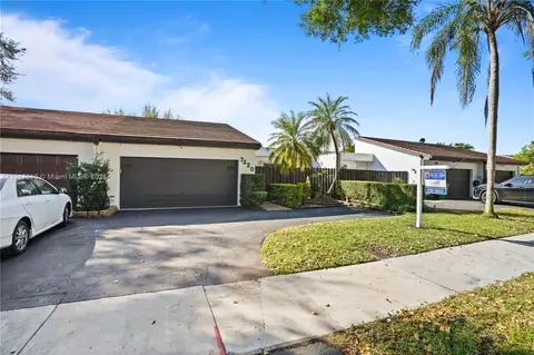 Exterior - 7320 Coldstream Dr, Hialeah, FL 33015 photo 1 of 11