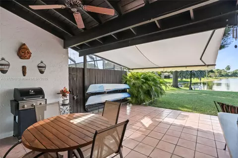 Exterior - 7320 Coldstream Dr, Hialeah, FL 33015 photo 8 of 11