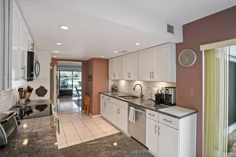 Kitchen - 7320 Coldstream Dr, Hialeah, FL 33015 photo 4 of 4