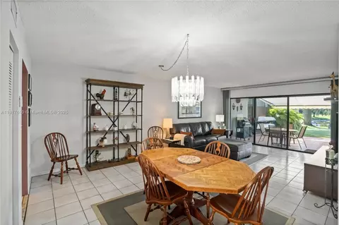 Dining - 7320 Coldstream Dr, Hialeah, FL 33015 photo 2 of 2