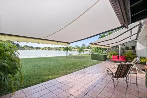 Exterior - 7320 Coldstream Dr, Hialeah, FL 33015 photo 7 of 11