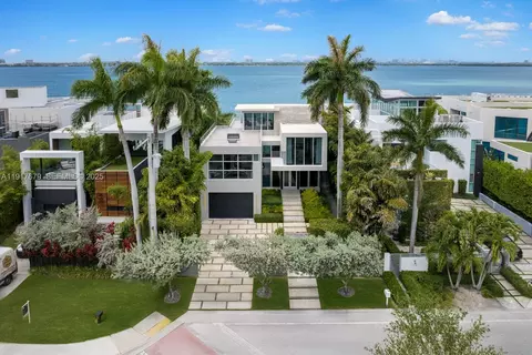 1379 N Venetian Way, Miami Beach, FL 33139