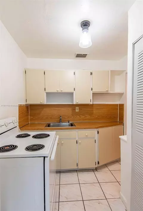 Kitchen - 990 E 2nd St, Hialeah, FL 33010 photo 4 of 4