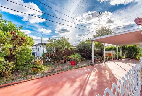 Exterior - 990 E 2nd St, Hialeah, FL 33010 photo 3 of 10