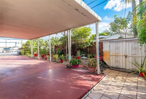 Exterior - 990 E 2nd St, Hialeah, FL 33010 photo 4 of 10