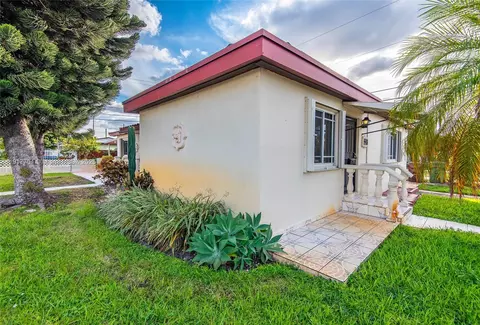 Exterior - 990 E 2nd St, Hialeah, FL 33010 photo 7 of 10
