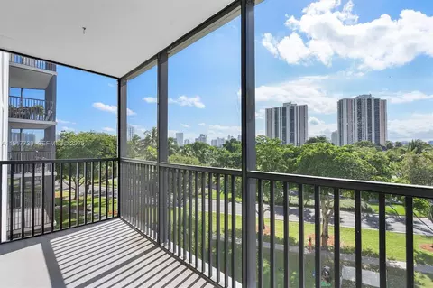 3101 N Country Club Dr #504, Aventura, FL 33180