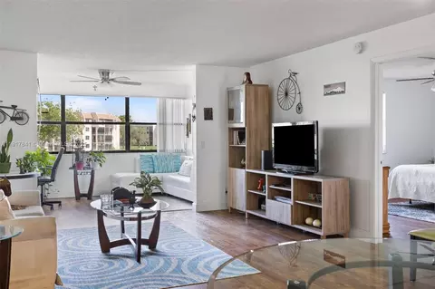 10207 Sunrise Lakes Blvd #203, Sunrise, FL 33322