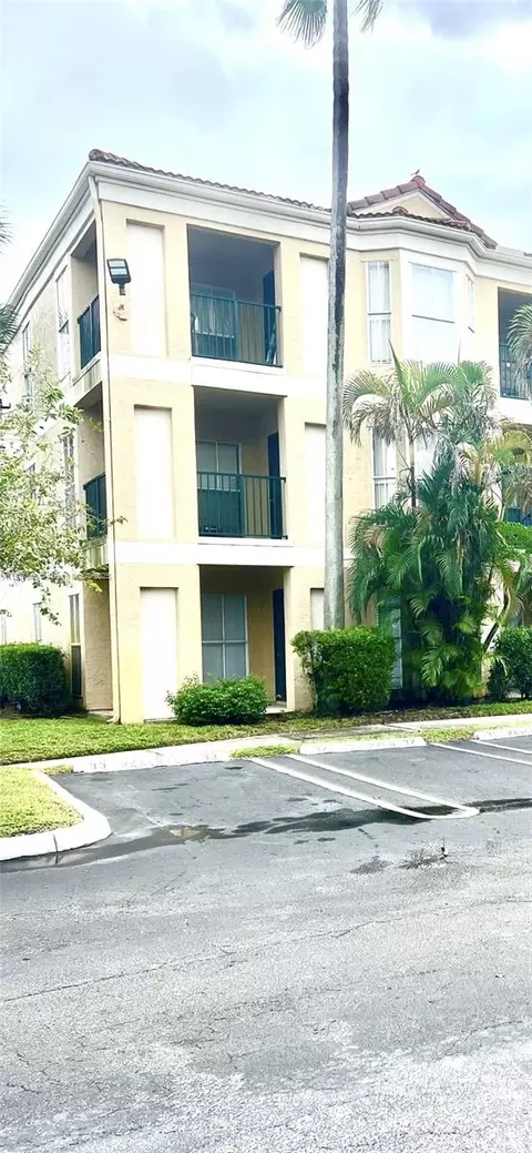 977 Riverside Dr #211, Coral Springs, FL 33071