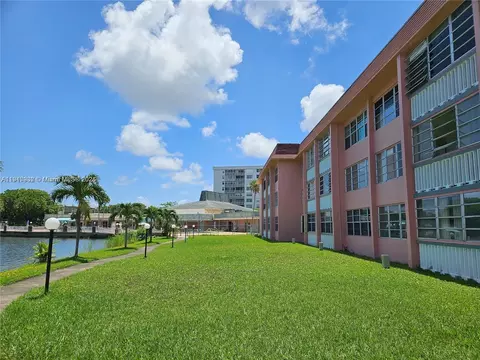 18555 NE 14th Ave #517, Miami, FL 33179