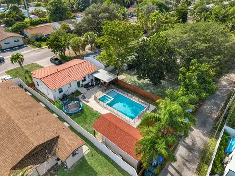 2215 Cleveland St, Hollywood, FL 33020