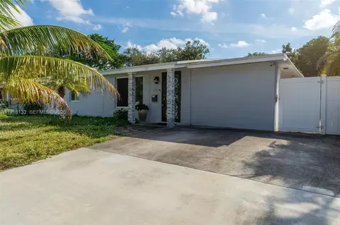 6634 Hope St, Hollywood, FL 33024