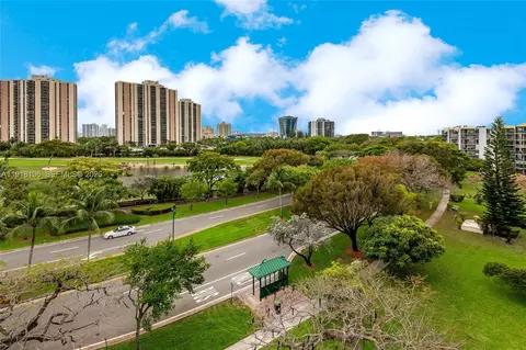 20500 W Country Club Dr #716, Aventura, FL 33180