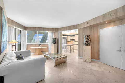 300 S Pointe Dr #906, Miami Beach, FL 33139