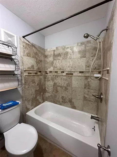 19155 NW 67th Pl, Hialeah, FL 33015 photo 11