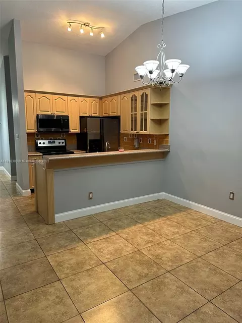 19155 NW 67th Pl, Hialeah, FL 33015 photo 7