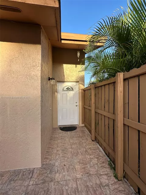 19155 NW 67th Pl, Hialeah, FL 33015