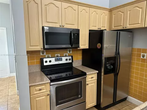 19155 NW 67th Pl, Hialeah, FL 33015 photo 5
