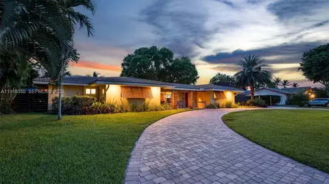 901 W Tropical Way, Plantation, FL 33317
