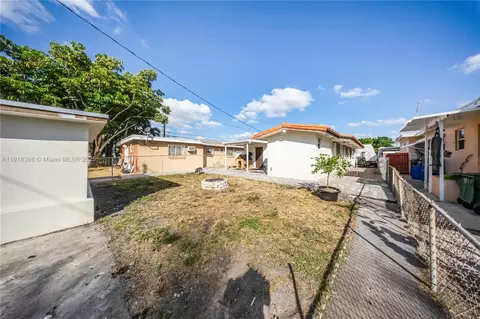 Exterior - 270 W 14th St, Hialeah, FL 33010 photo 2 of 5