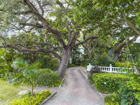2475 S Bayshore Dr #2, Miami, FL 33133