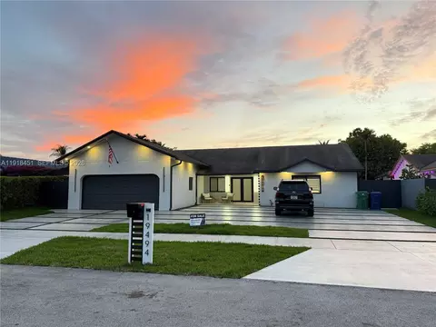 19494 NW 61st Ave, Hialeah, FL 33015
