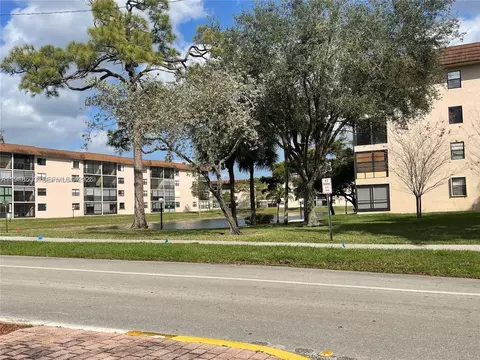 4940 E Sabal Palm Blvd #302, Tamarac, FL 33319