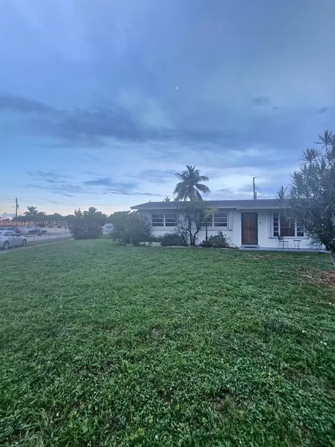 4900 NW 179th St, Miami Gardens, FL 33055