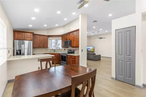 1073 SE 6th Ave, Dania Beach, FL 33004 photo 13