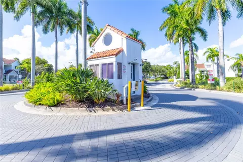 1073 SE 6th Ave, Dania Beach, FL 33004 photo 2
