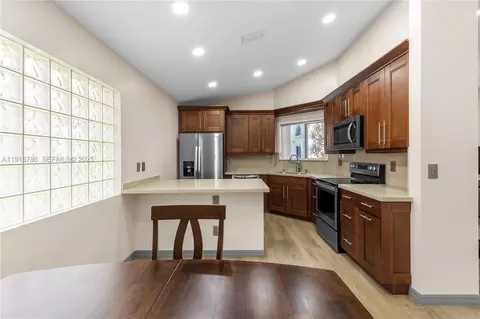 1073 SE 6th Ave, Dania Beach, FL 33004 photo 14