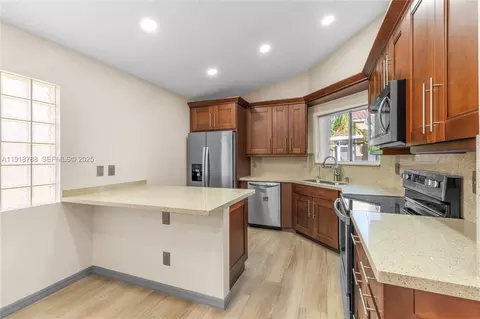 1073 SE 6th Ave, Dania Beach, FL 33004 photo 15