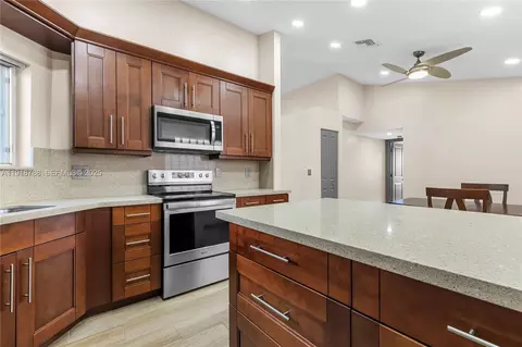 1073 SE 6th Ave, Dania Beach, FL 33004 photo 17