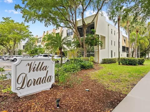 20200 W Country Club Dr #112, Aventura, FL 33180