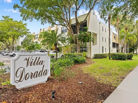 20200 W Country Club Dr #112, Aventura, FL 33180