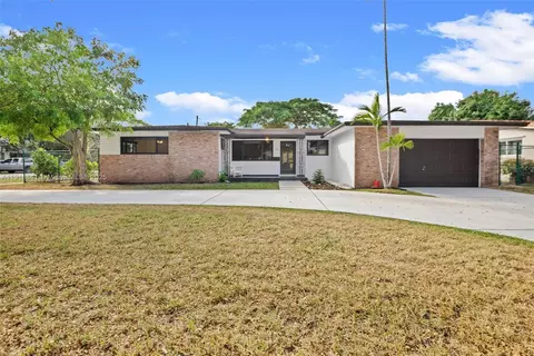 700 Rio Vista Dr, Miami Springs, FL 33166