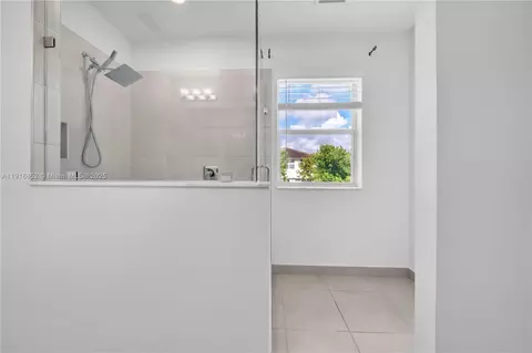 Bath - 1101 Azul Ct, Lighthouse Point, FL 33064 photo 2 of 3
