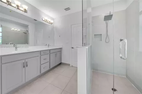 Bath - 1101 Azul Ct, Lighthouse Point, FL 33064 photo 3 of 3